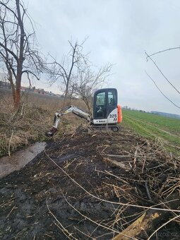 Bobcat 325 - 4