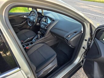 Ford Focus KOMBI - BENZÍN - KUP ČR - 96tis/KM - 2017 - 4