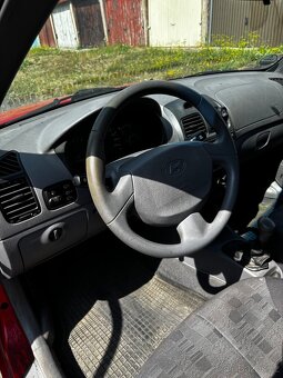 Hyundai Accent - 4