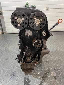 Motor BKD 2.0 TDI 103kW - blok, sání, EGR - 4