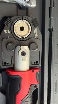 Aku hydraulický kabelový lis Milwaukee M18 HCCT-201C - 4