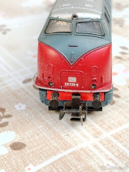 Sběratelský model lokomotivy DB 221139-9. - 4