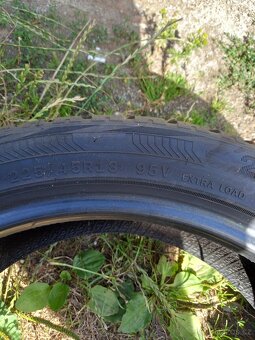 225/45R18 - 4