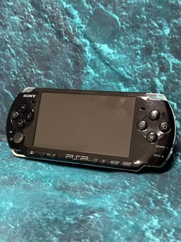 PSP 3000 Piano black perfektní display - 4