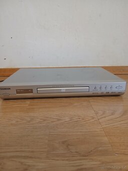 DVD  PŘEHRAVAČ  ZN.  THOMSON  220  V. - 4