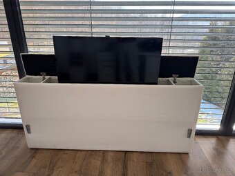 Čelo postele s elektrickým výsuvem na TV - 4
