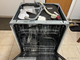 Prodám starší myčku Elektolux - 4