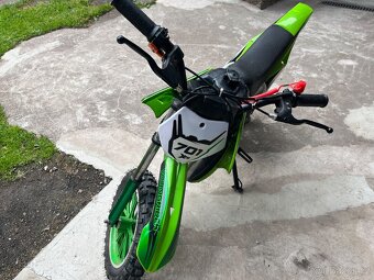 Prodám pitbike 50ccm bez řazení určený pro děti od 6-10 let - 4