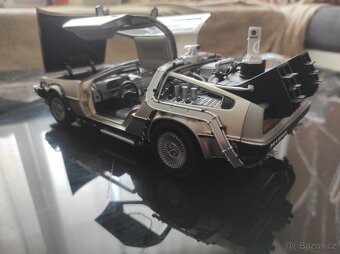 DeLorean DMC-12 1:18 SunStar - 4