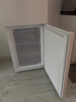 Lednice s mrazákem ETA 275090000E – jako nová - 4