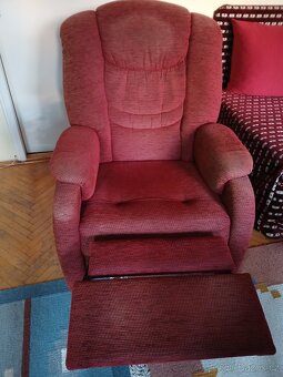 Prodám 2 křesla, stolek - 4