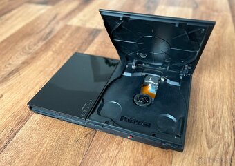 Sony Playstation 2 Slim (SCPH-90004) černá - 4