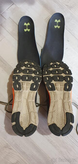Run Under Armour - HOVR INFINITE SUMMIT unisex 42 - 4