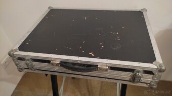 2x Behringer BCF2000 včetně case - 4