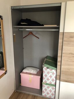 Prodám skříň v perfektním stavu - 4