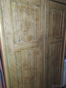 Stará dřevěná skříň - 4