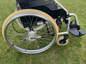Meyra mechanický invalidní vozík 43cm bržděný - 4