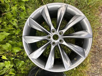 Tesla R21 - 4