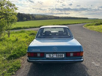 Mercedes w123 300D piano - 4