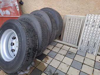 prodám pneu záběrové ( né protektor ) - 4