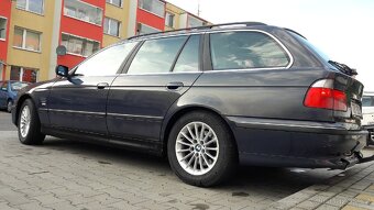 BMW 523i - 4