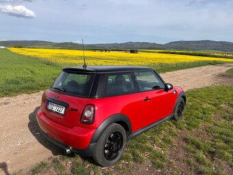 Mini Cooper R56 1.6 benzín - 4