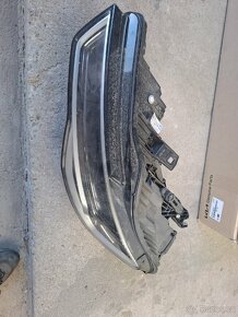 Světlo Audi A6 právě predni - 4