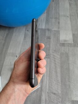 iPhone 11 - 4