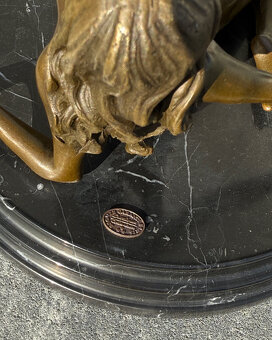 Erotická bronzová sochaLežící nahá žena smyslný akt slečna - 4