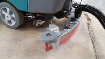 Podlahový mycí stroj Tennant T3 Disk 50 s vlastním pojezdem - 4