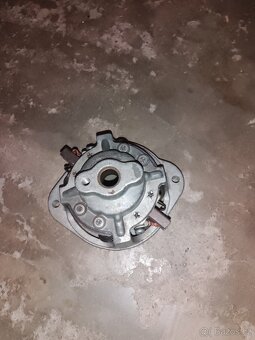 víko komutátorové startéru Škoda 120 - 4