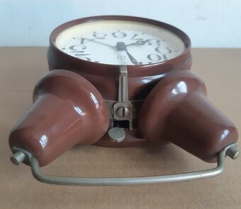 starý budík s logem H - 4