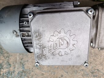 Elektromotor s převodovkou 1,5 kW 170 ot/min - 4