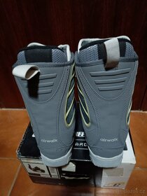 Prodám nové boty na snowboard Airwalk v.37,5 - 4