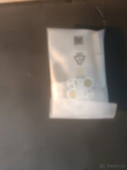 DJI NEO dron se 3 bateriemi a nabíjecí hub - 4