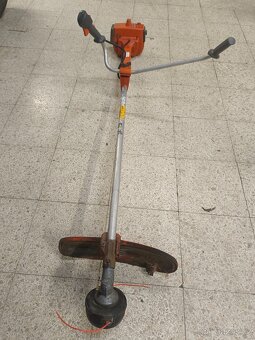 Křovinořez Husqvarna 235R - 4