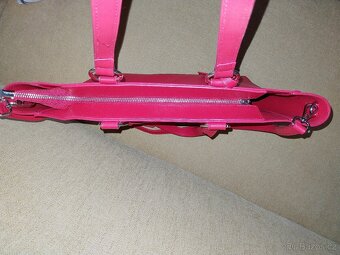 Kabelka wuch jahodově červená - fotky jsou trochu přesvícené - 4