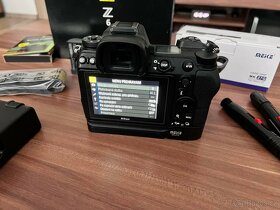 Fotoaparát Nikon Z6 + grip Meike MK-Z7G - 4