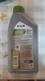 Motorový olej značky Mobil 1 0W-40 zelený - 4