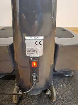 Prodám posilovací, masážní vibrační stroj včetně podložky. - 4