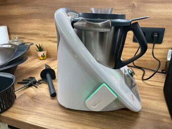 Vorwerk Thermomix TM5 + příslušenství - 4
