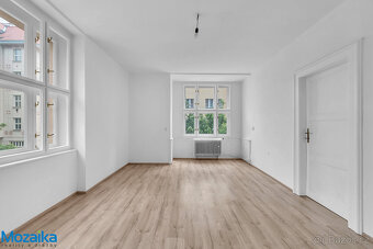 Pronájem prostorného, světlého bytu 3+1 s komorou, 100 m², E - 4