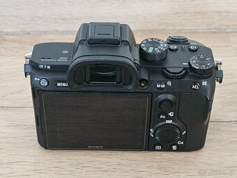 Sony A7 III TOP STAV - 4