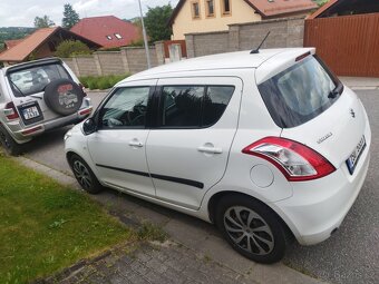 Prodám Suzuki Swift rok výroby 2012 najeto 180 000 km benzín - 4
