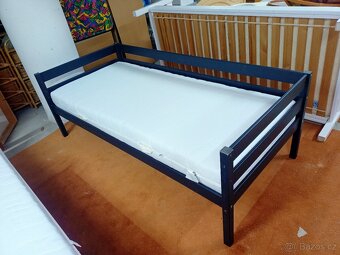 Prodám krásnou postel z masivu 90 x 200 cm - 4