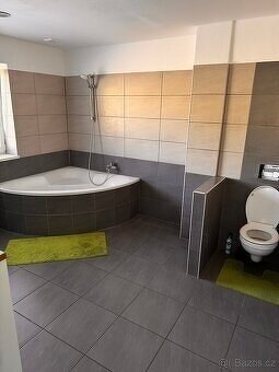 Pronájem - samostatného velkého pokoje v RD - 4