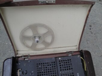 MAGNETOFON TESLA - 4