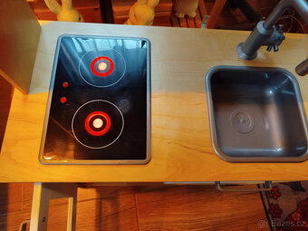 Kuchyňka s bohatým příslušenstvím - 4