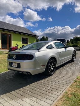 Ford Mustang - 4