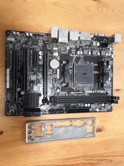 GIGABYTE F2A88XM-HD3 - 4